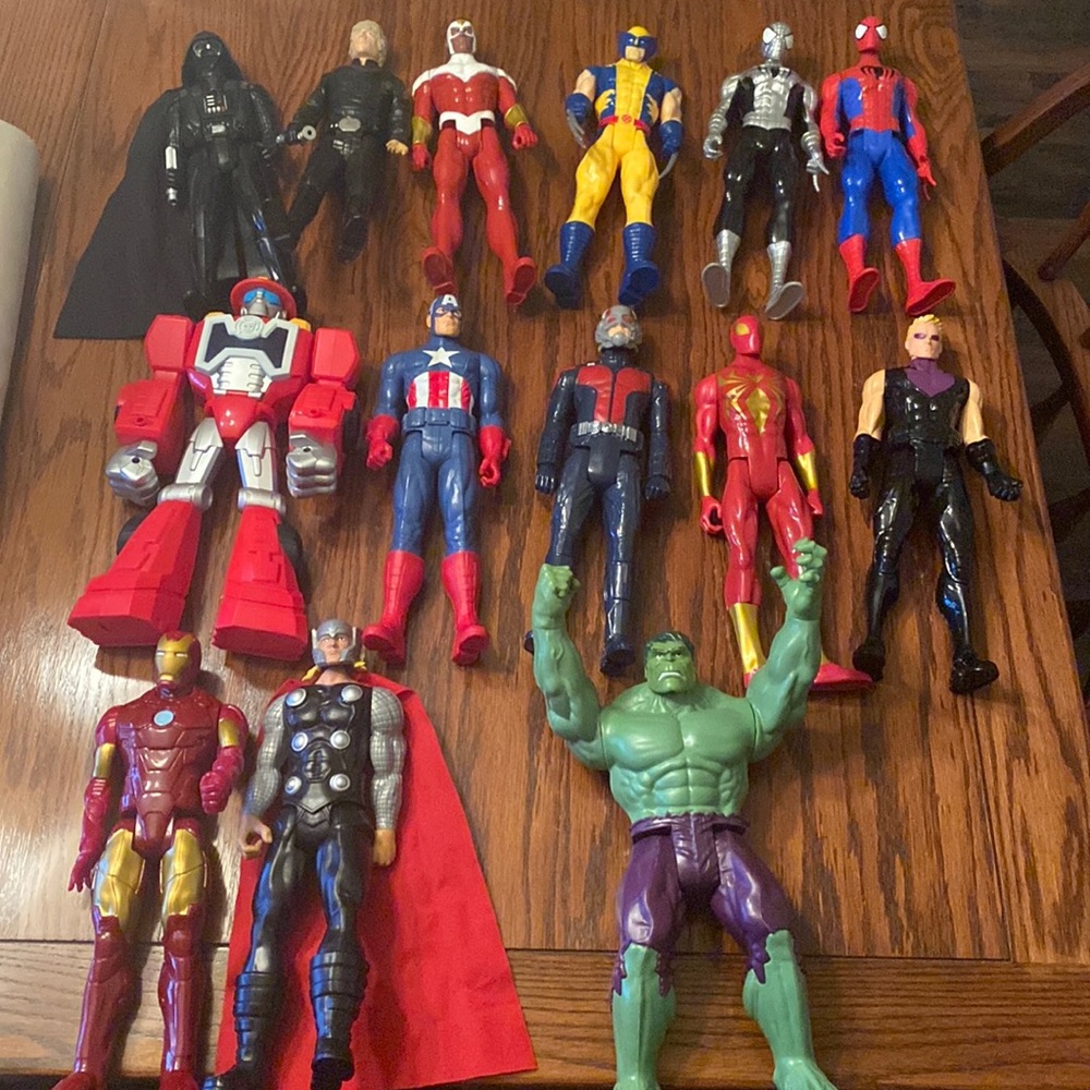 Bundle: Action figure collectible lot like new